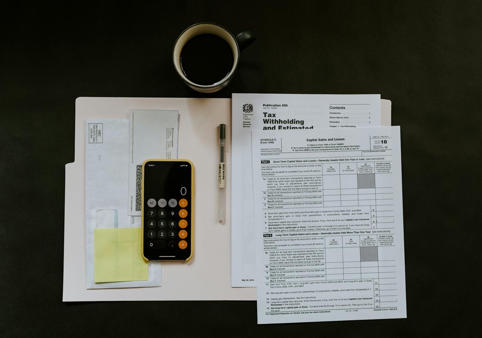 Documentos financieros y calculadora